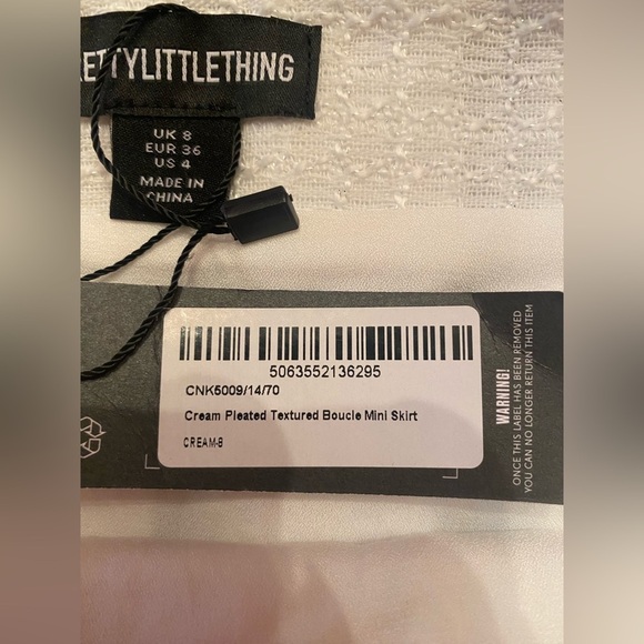 NWT PrettyLittleThing Cream Pleated Faux Textured Boucle Mini Skirt Size 4 - Picture 5 of 9